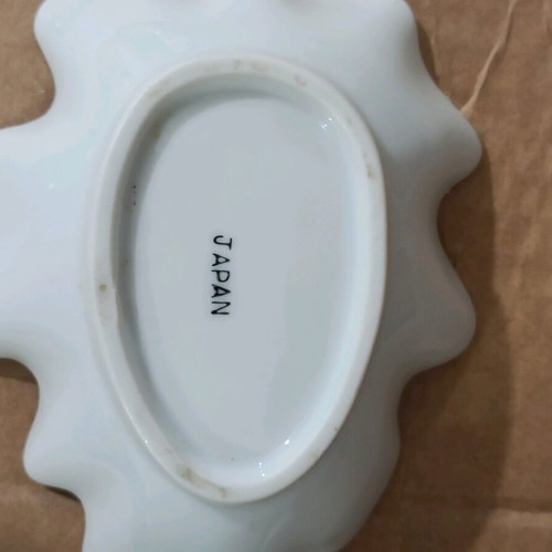 Japanese porcelain bowls like new, leaf-shaped with flowers, set of 2