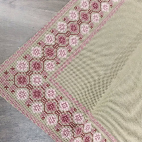 Canvas kares new with embroidered burgundy border and wreath