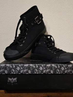 EMP Take A Walk Black Premium women's sneakers size 40 like new, black