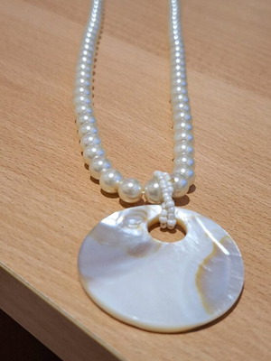 Necklace with pearls and mother-of-pearl pendant new