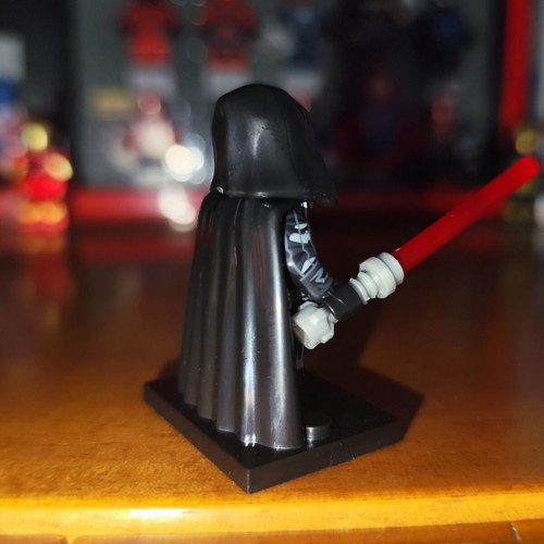 Φιγούρα Darth Nihilus σαν καινούργιο με βάση και lightsaber