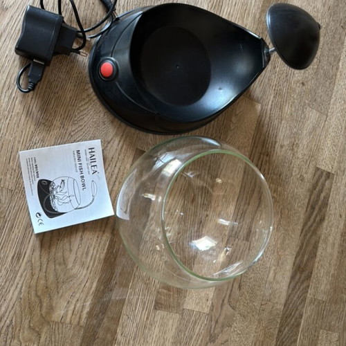 Mini fish bowl like new with light