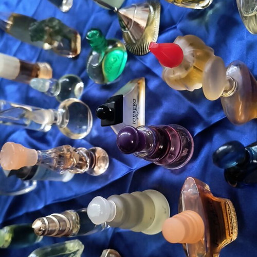Miniature perfumes like new, collectible set of 35 pieces