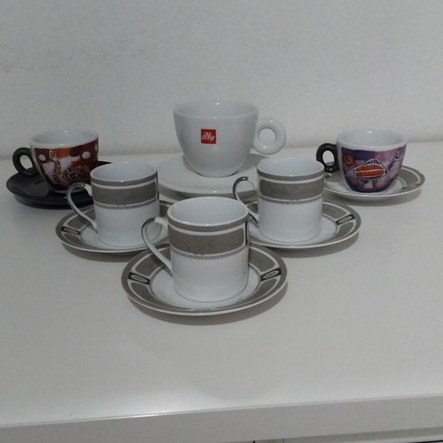 Set of 6 cups with saucers like new