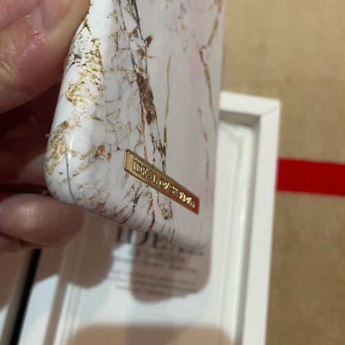 iPhone XS Max case ideal of Sweden used with ring holder and side damage