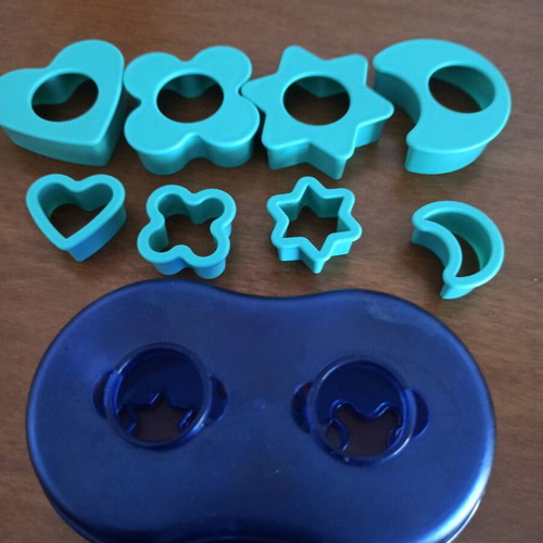 Tupperware Cookie Cutters Set like new with various shapes