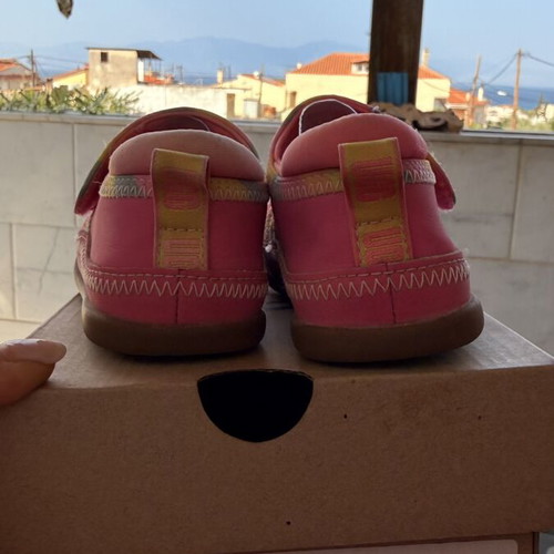Ugg Australia girls' pink sandals size 28.5 EU UK10