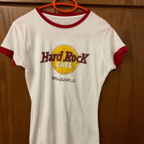 Hard Rock T-shirt XS authentic like new, white with red