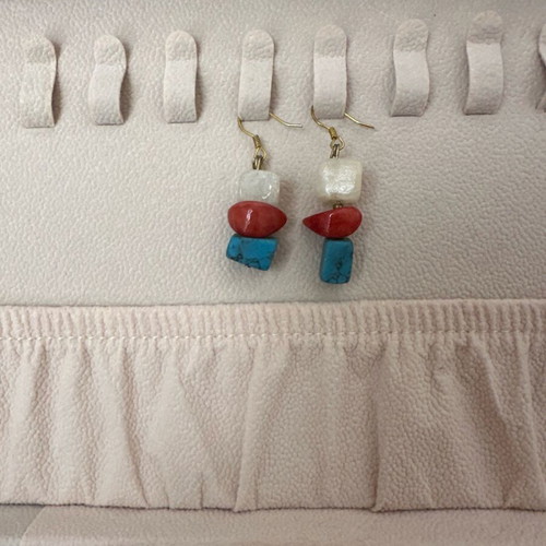 Vintage three stone dangle earrings like new
