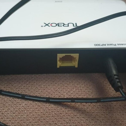 Turbo-X Access Point AP300 like new, 300Mbps WiFi repeater