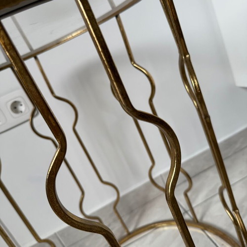 Side table like new, round, gold color, plexiglass top