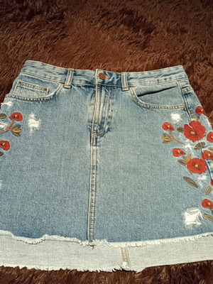 Zara denim embroidered skirt size S like new, blue