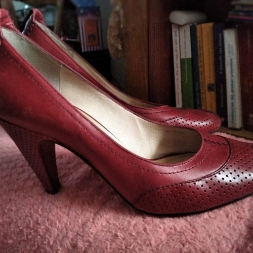 Diesel pumps authentic burgundy red size 40 like new