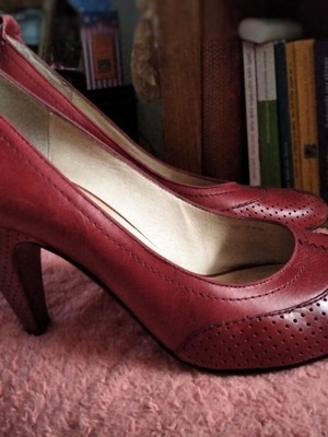 Diesel pumps authentic burgundy red size 40 like new