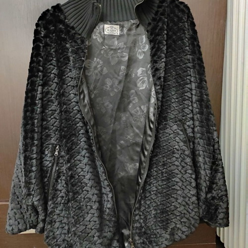 Black velvet cape new, size medium from Rada