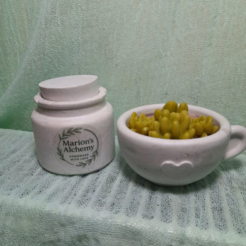 Scented soy candles in handmade plaster bases new