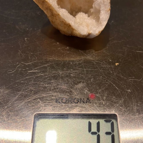Quartz geode used with bright white color