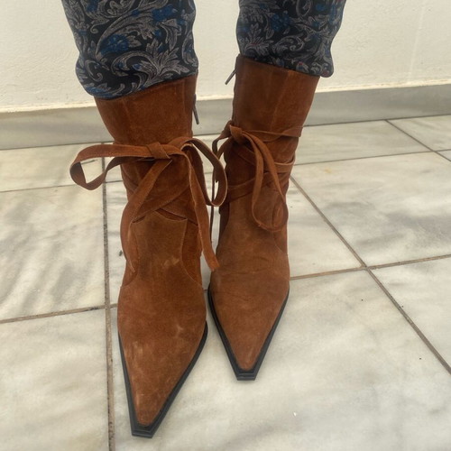 Suede brown mid-length boots like new, size 37