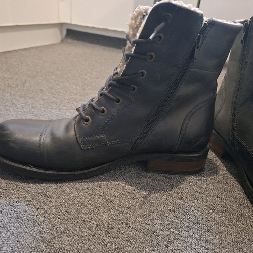 Combat boots men's like new with fur lining and zipper size 43
