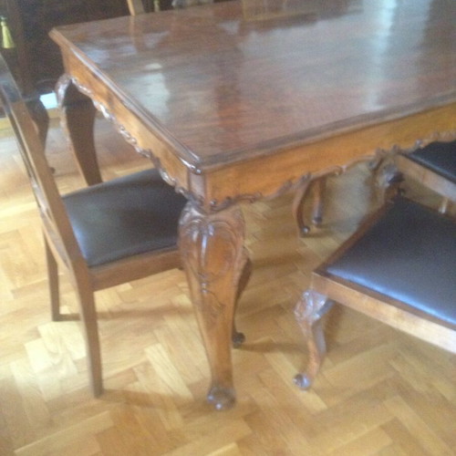 Buffet, table and 6 chairs like new with rosewood veneer