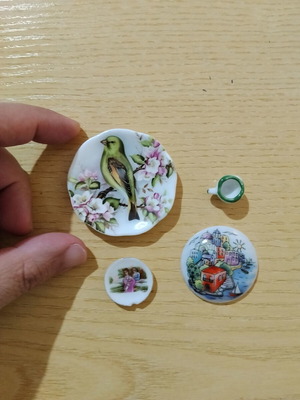 Porcelain miniatures used, pack