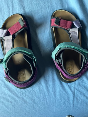Zara sandals for girls size 34 used, multicolor