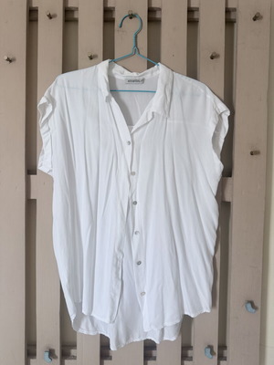 Attrattivo white short-sleeve shirt XL