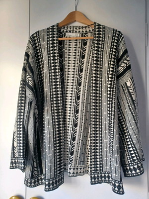 Sfera cardigan open with black and white pattern like new, size M