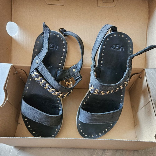 Ugg Australia flat sandals size 37 like new