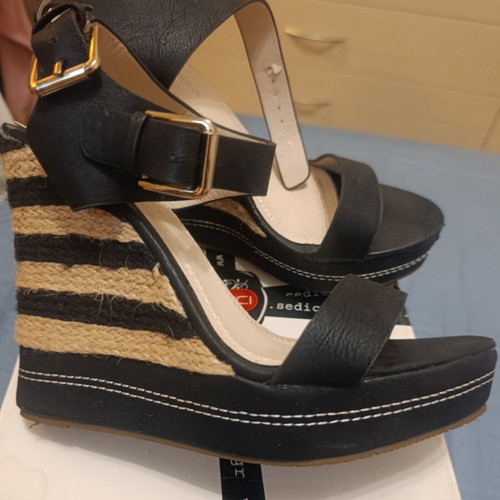 Via Giulia black espadrille platform sandals like new, size 39