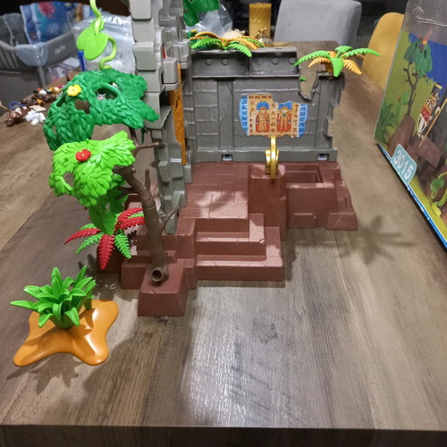Playmobil 3015 Jungle Temple playset