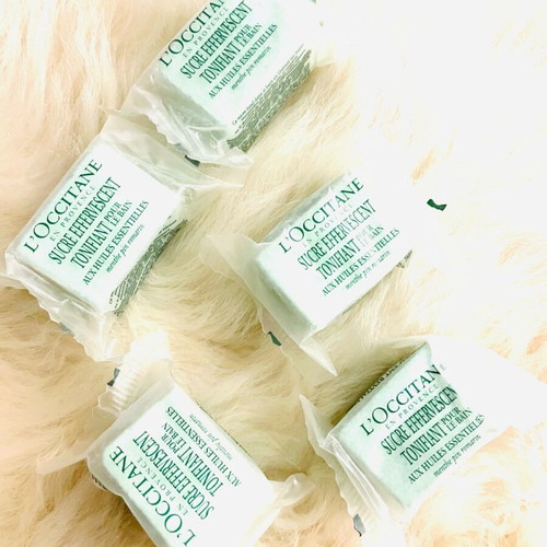 L’ Occitane bath cubes like new, pack of 5