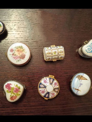 Porcelain boxes like new