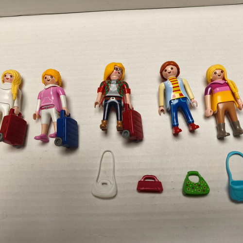 Playmobil travel women figures set like new with 3 suitcases and 4 bags