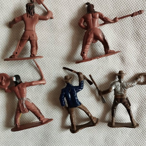 Indian and cowboy figures used, pack of 5 pieces
