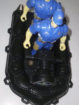 Σετ 2 μεγάλοι στρατιώτες και φουσκωτό με 1 φιγούρα δώρο