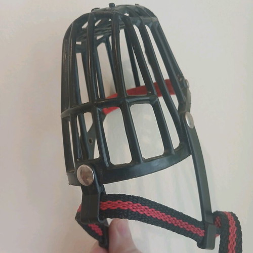 Muzzle XL new with adjustable straps from Pet City