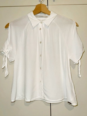 Cropped white sleeveless Guess shirt like new