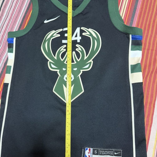 Antetokounmpo Jersey small kids, like new, authentic