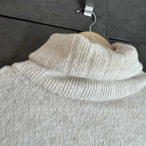 Stradivarius knitted turtleneck sweater like new, off-white beige