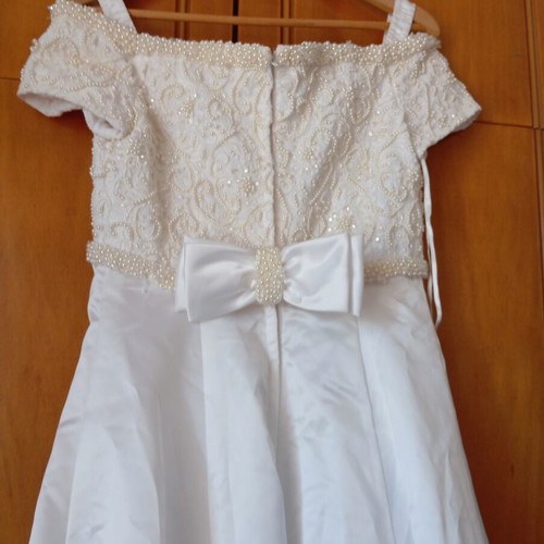 Wedding dress used, needs dry cleaning, sizes M and L