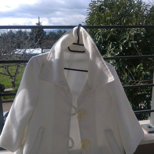 White jacket used, mid-length with 3/4 sleeves, 70% wool