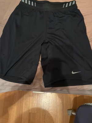 Nike basketball shorts like new, size S, black