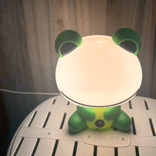 Children's decorative frog lamp like new, green plastic
