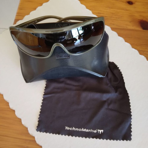 Vogue sunglasses new, authentic