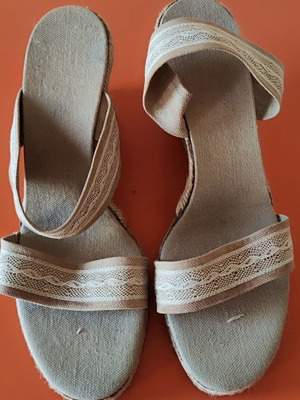 Castaner espadrille wedges size 40 used, beige lace