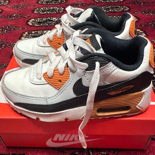Nike sneakers with laces like new, size 29.5
