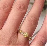  πωλείτε από συλλέκτη ορυκτών πολύτιμων λίθων μοναδικό χρυσό δαχτυλίδι 14k με 7 μπριγιαν χρώματος fancy yellow SI1 και 6 μικρότερα ίδιου χρώματος SI2 με το διεθνούς αναγνώρισης πιστοποιητικού του AIG
