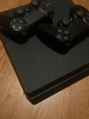 PlayStation 4 Slim used with controllers 500GB