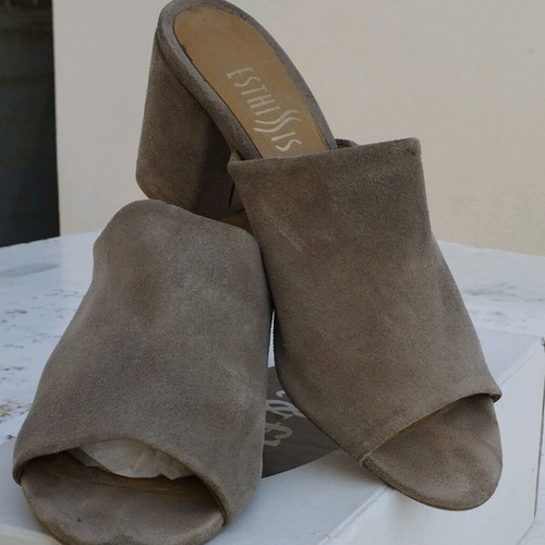 Mules suede like new, beige size 39 Esthissis